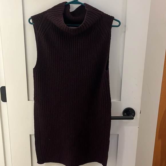 Deep eggplant knitted tunic sweater with small side slits - Picture 4 of 4